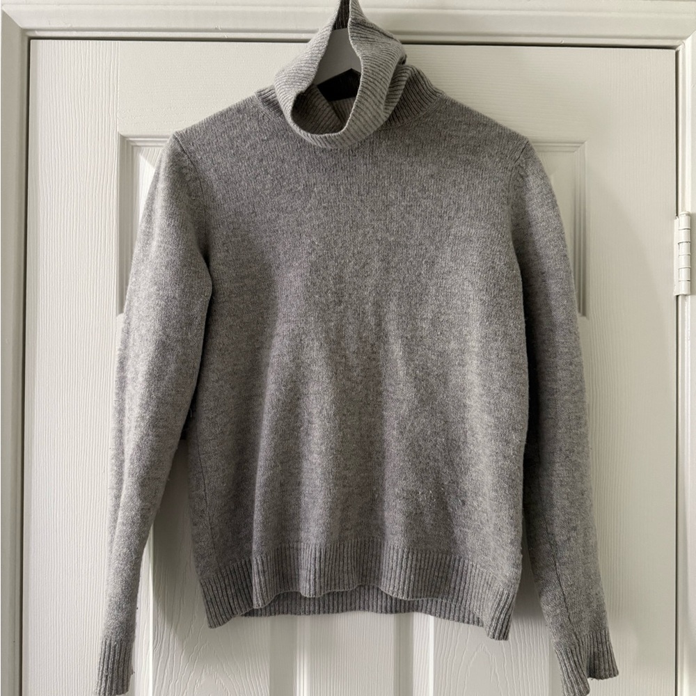 100% Wool Gray Turtleneck Sweater